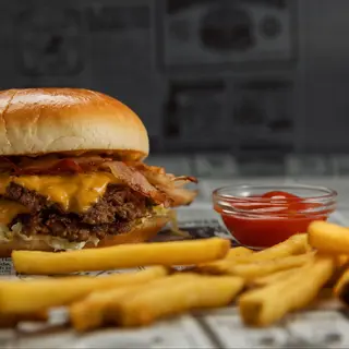 BACON BURA SMASH + pomfrit + kečap