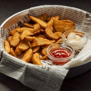 Krompir wedges + kečap + majonez