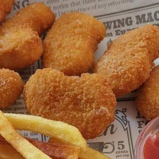 Pileći nageti + pomfrit + kečap