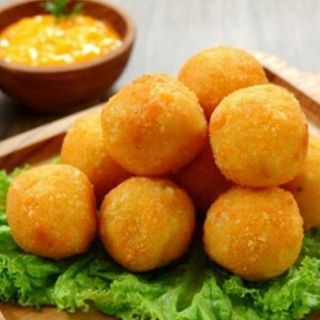 Čedar kuglice + sos