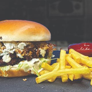 BLUE WAVE + pomfrit & kečap