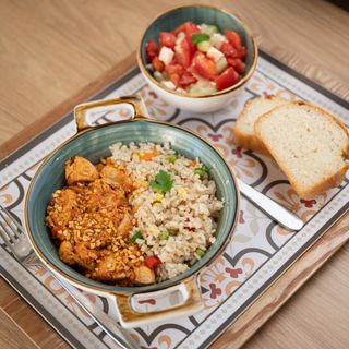 Piletina Ajvar Kikiriki 250gr + prilog i salata po izboru