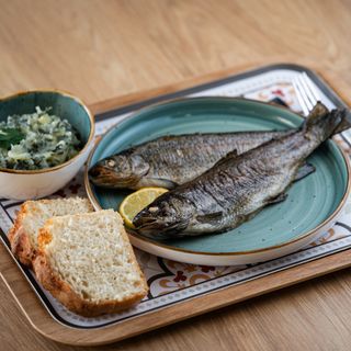 Simple pastrmka (bez ulja) 300gr + prilog i salata po izboru