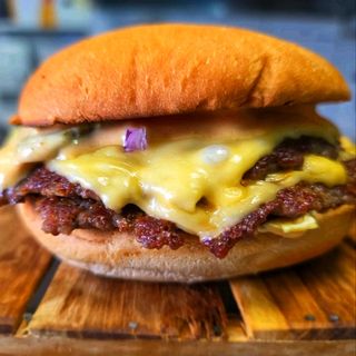 CHEESEBURGER smash+ FRIES