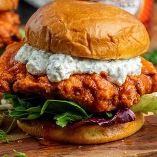 BUFFALO HABANERO CRISPY + POMFRIT