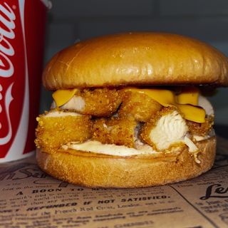 Crispy fried chicken burger 350g