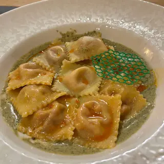 Ravioli sa kozjim sirom u pesto sosu