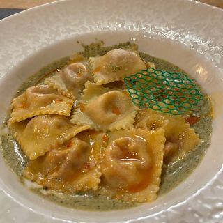 Ravioli sa kozjim sirom u pesto sosu