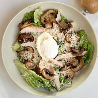 Dimljena piletina sa poširanim jajetom