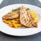 Marinirani pileći file sa krompirom