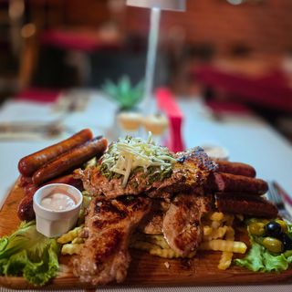 Pub meat mix za 3 osobe sa pomfritom 1kg