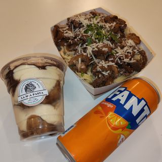 Ramstek sa sosom od pečuraka + Piće + La Mia Nuvola Tiramisu