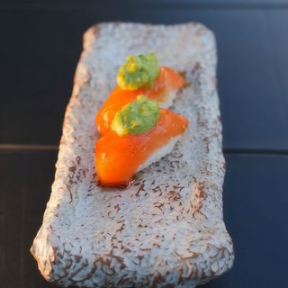 Nigiri salmon