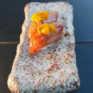 Aburi nigiri tuna