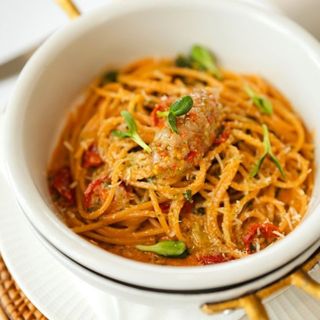 Špagete sa domaćim škampima i biskom od lokalnog raka 220g