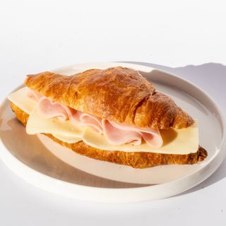 Kroasan Šunka–Sir