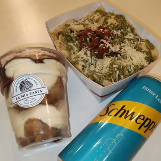 Pesto sa sušenim paradajzom + Piće + La Mia Nuvola Tiramisu