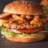Chicken Cheeseburger + Pomfrit 420 gr