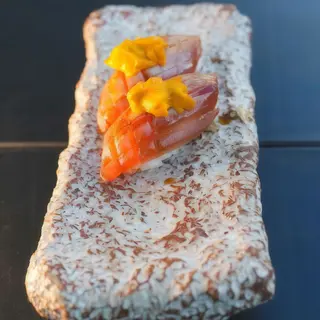 Aburi nigiri tuna