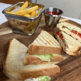 Tost sendvič sa ćuretinom