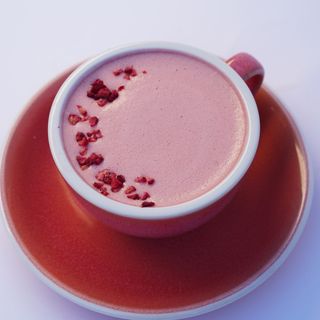 Roze topla čokolada