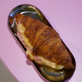 Kroasan Šunka–Sir