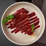 Baskski Cheesecake sa malinama coulis