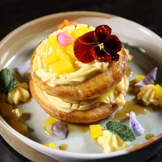 Američke palačinke sa breskvom i kremom