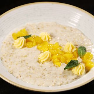 Ovsena kasa sa breskvom i kremom