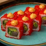 Yellowfin tuna roll with tobiko and spicy sauce