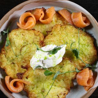 Palačinke od krompira sa lososom i pavlakom