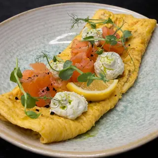 Omlet sa mariniranim lososom i krem sirom