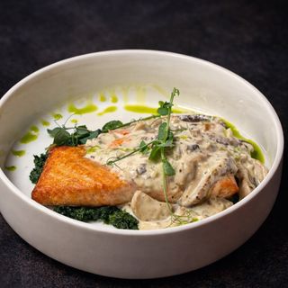 Losos sa sosom od vrganja