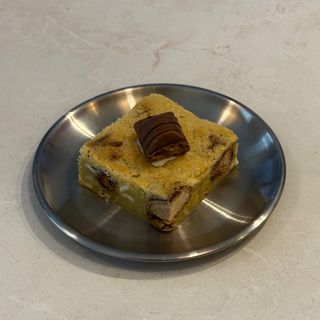 Kinder Bueno Blondie brownie