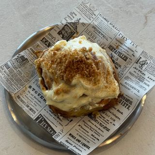 Regular cinnamon roll