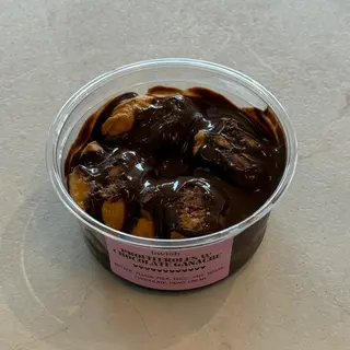 Profiteroles with chocolate 