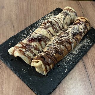 Palačinke sa kremom i višnjom