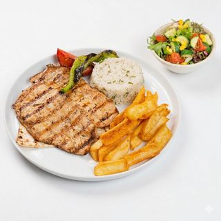 Pileći file na žaru sa prilozima