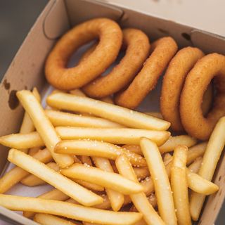 ONION RINGS + FRENCH FRIES 