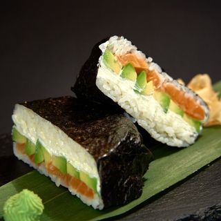 Burger rol sa lososom