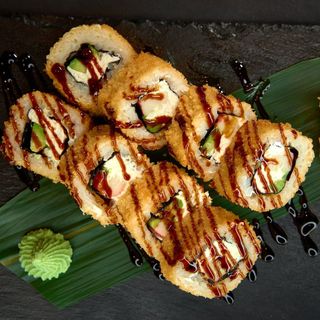 Topli rol sa jeguljom