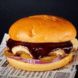 Dupli burger sa višanjom