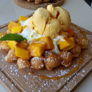 Pineapple bubble waffle