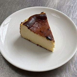 BASQUE CHEESECAKE CLASSIC