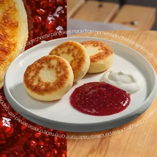Syrniki with raspberry & sour cream 220g