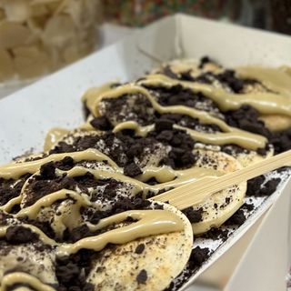 Mini pufnaste pal. bijela cok. pistaci I lomljeni oreokoladom 10 komada