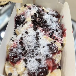 Mini pufnaste palačinke sa šumskim voćem 10 komada