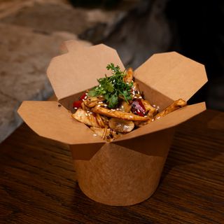 Chicken black garlic WOK noodles