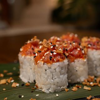 Roll with Tuna Tartar