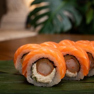 Philadelphia with tempura prawns